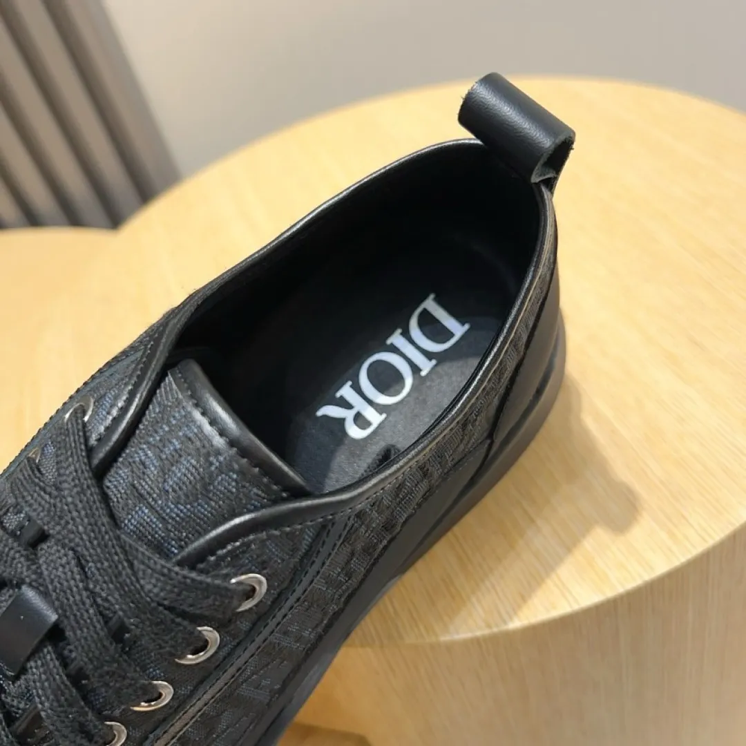 Men's shoes 💰P500💰[Dior] Dior casual sports shoes 🇺🇸Sold at the same time at the counter, top-notch Italian original purchase · The upper is made of brand totem cloth with original leather · Comes with first-layer sheepskin feet · (Totem cloth highlights high-end, nobility, and class) Exquisite workmanship (original lining) Sole: Original factory special outsole ⚠️Comfortable, wear-resistant, non-slip, real-life photo🎬The real thing is more beautiful🔍Number: 39-46【45 46 Customized items are non-returnable]
